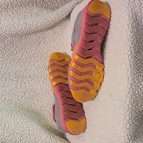 Reebok ladies Sublite foam 9.5 size running shoes. Excellent condition. - Picture 3 of 6